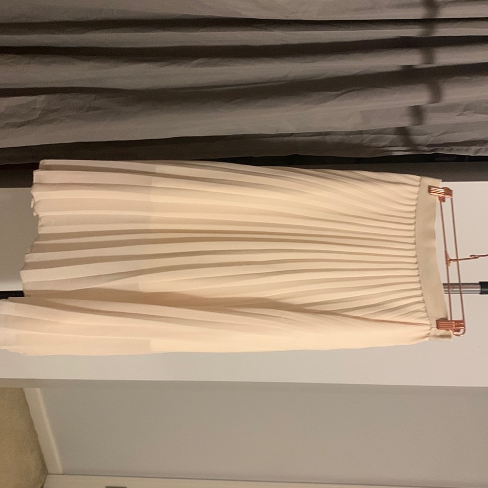 Cream pleated skirt